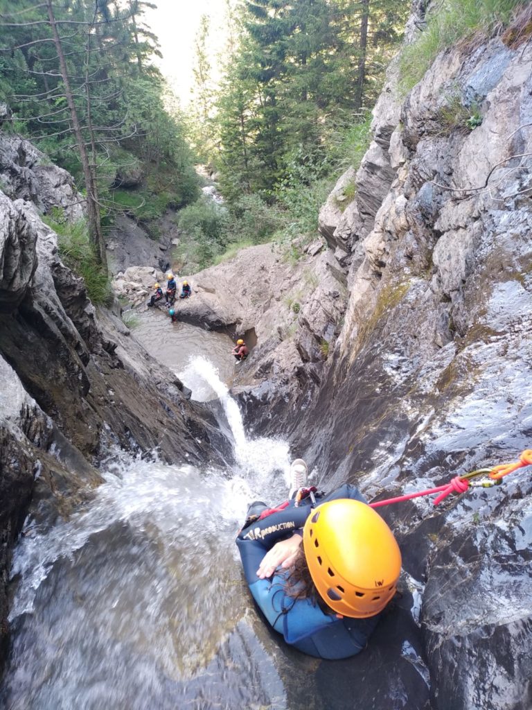 Super beau tobboggan dans ce canyon du Champsaur